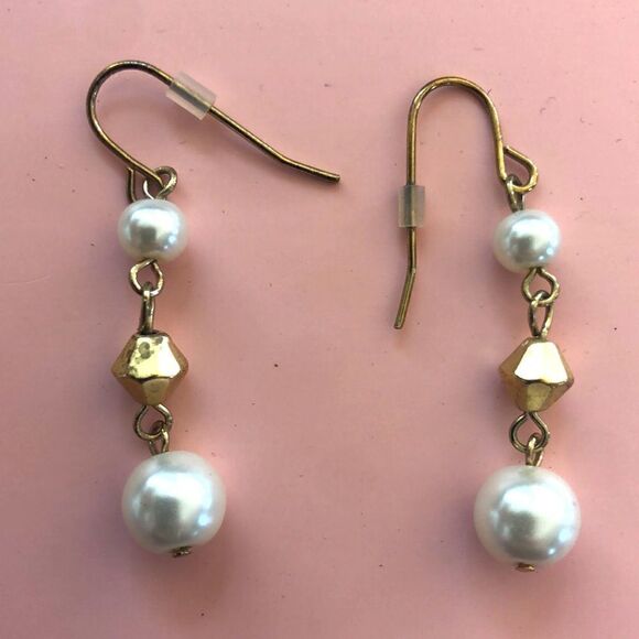 Gold and pearl drop earrings - Picture 1 of 3